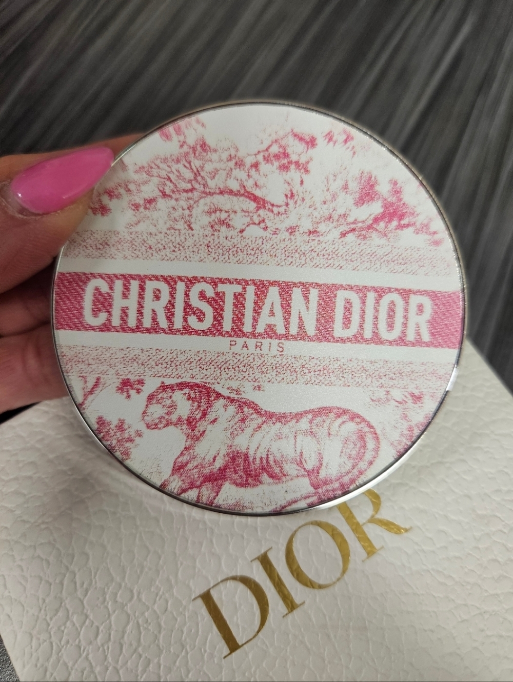 NIB Dior Beauty White and Pink Toile Round Compact Dual Sided Mirror - Picture 2 of 6